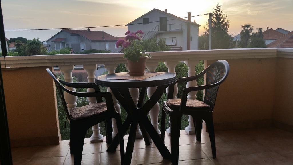 Apartments Dano Sukošan Rum bild